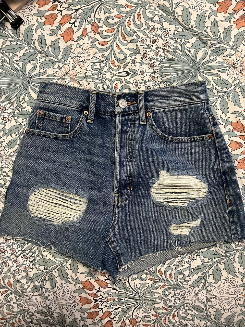 PacSun Women's Distressed High-Rise Denim Shorts - size 24